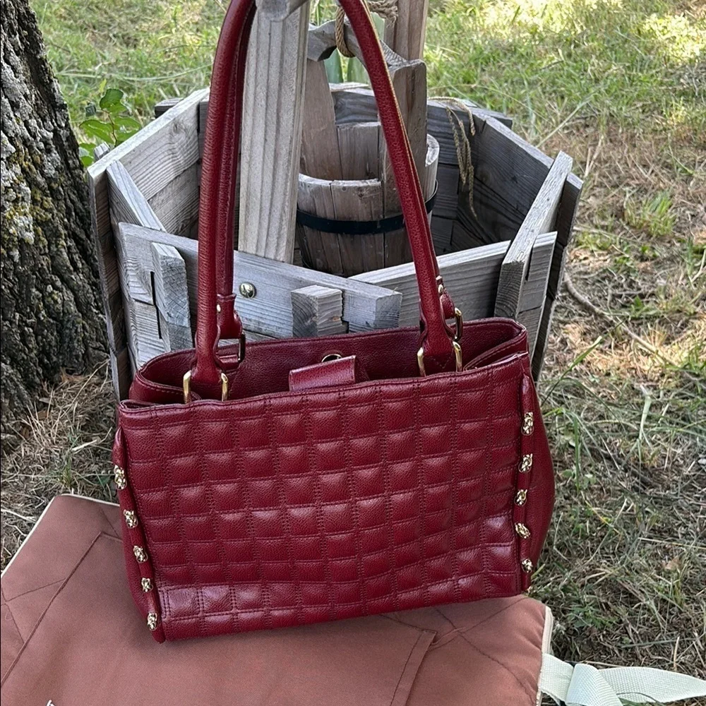 ANTONIO MELANI Burgundy Quilted Shoulder Bag with Gold Hardware